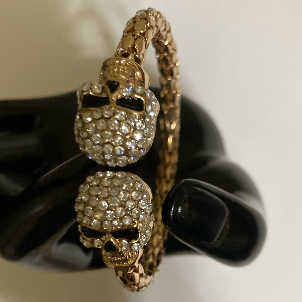 SKULL BRACELET GOLD WITH DIAMOND ACCENTS